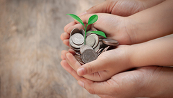 孩子吵著買玩具，父母可以怎麼做？用3方式讓孩子漸漸學會聰明理財