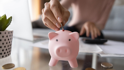 想投保儲蓄險，又怕自己半途而廢...保險達人：無論投資或保險，都要考量「風險承受能力」