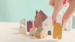 人口愈來愈少，為何房價卻不跌？從六都看房市走向，原來「他」才是關鍵