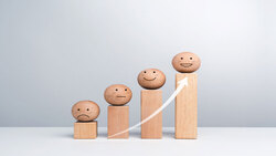 曾想靠投資一夕致富，卻因選錯個股慘賠5成...她用定期定額成功累積資產：不相信複利的人，多數是因理財失利