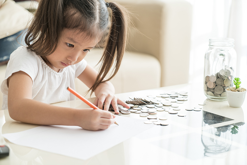 「我們家有錢嗎？」面對孩子的好奇，該如何回答？不妨從3個問題啟發思考