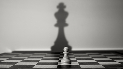 解讀大師觀點3》冷月映照：只以第一層思考做投資，長期很難打敗大盤