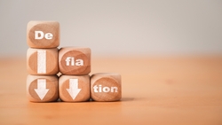 今年通膨，明年通縮！最適合進場的時機在「明年此時」