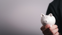 赴美念書投靠姊姊，讓他學會經濟獨立的重要...百億操盤手：家人是不是有錢人，都與自己無關