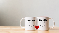 辦公室戀情好浪漫，但公司怎麼想的？從麥當勞、英特爾高階主管的經歷可見端倪…