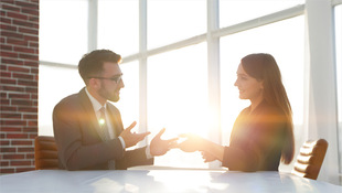 溝通時，如何有效表達又不得罪人？哈佛商業評論高人氣作者分享：掌握5關