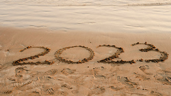 景氣可能U型走勢可撈底？2023年3風險揮之不去，理財教母林奇芬：定期定額5機會，未來歡喜收割