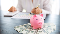 雙薪家庭月入10萬元，該怎麼存子女教育金及退休金？收支分配這樣做，實際算給你看