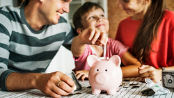 該教孩子投資理財、技術分析嗎？理財達人建議：別太快養成「不做事就有錢」的觀念