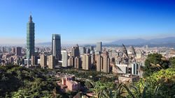 景氣燈號連7藍，需改變投資策略嗎？艾蜜莉：景氣低點分散買