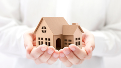 從小做家庭代工，深知賺錢不容易…善用4方法，她成功年存20萬、預計35歲買第1間房