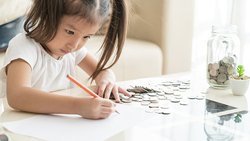 經濟吃緊，孩子偷偷存錢，父母可以強硬挪用嗎？理財媽咪建議3方向引導，別讓孩子記恨一輩子