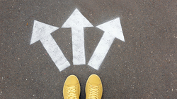 想靠「殺豬盤」賺一筆，卻因莊家跑路背債150萬…他想搏翻身被勸阻：十賭九輸、慎選朋友為上