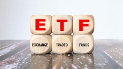 台股反彈下，0056、00878高息型ETF表現落後大盤，該轉存市值型ETF嗎？