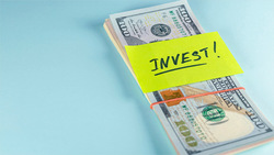 沒有好的投資機會，就等到有！用棒球理論看股神巴菲特的投資哲學：只有當投資人揮空時，才會被判好球