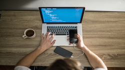 數位熱潮來臨，這「產業」超夯，2023年營收創新高！