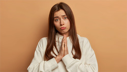 怕被別人討厭，總是壓抑自己配合他人...心理學家教你這樣做，走出討好模式