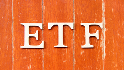 ETF正夯，買ETF好還是主動式基金更賺？差在哪？基金教母蕭碧燕：4大差異先釐清