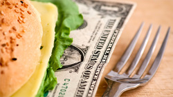 達美樂、漢堡王、玩具反斗城都曾被收購...彭博社資深財經記者帶你一窺私募帝國的真實面貌