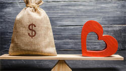 理財的最終目的是讓自己活得幸福...想成為真正富有的人，這4種財富都應有所積累