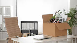 當公司說「我們就像一家人」，代表「期待你無條件付出」..如果內心是一個房間，你該定期打掃