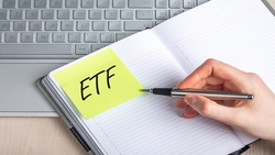 00713殖利率7.6%好甜，為什麼主打「低波動」，這2年報酬都贏大盤？