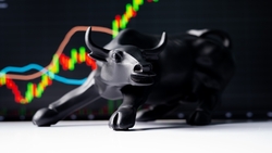 台股早盤17528點觸碰今年新高，投資人愛存股，ETF持續熱！