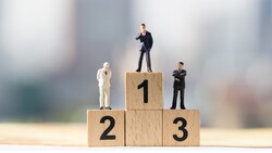 高股息ETF的高光時刻到來？第2檔百萬人氣ETF誕生！00878、0056人氣雙王再創高-Smart智富ETF研究室