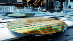 半導體強勢，00941中信上游半導體溢價可以買嗎？買貴了該抱緊還是該脫手？