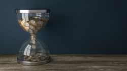 「活到中年，存款不到百萬該怎辦？」理財猶如候鳥遷徙：不怕太晚飛、就怕不願飛