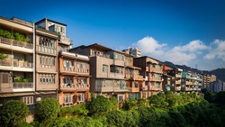 房市降溫？上半年住宅開工量回歸疫情前水準，年減逾2成