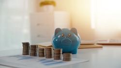 台灣女性早退休、餘命長...每個月一定要拿「這個金額」投資，預存退休金！