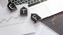 標普500指數5年幾近翻1倍！40歲才開始長期投資也不怕，退休一樣存下1500萬