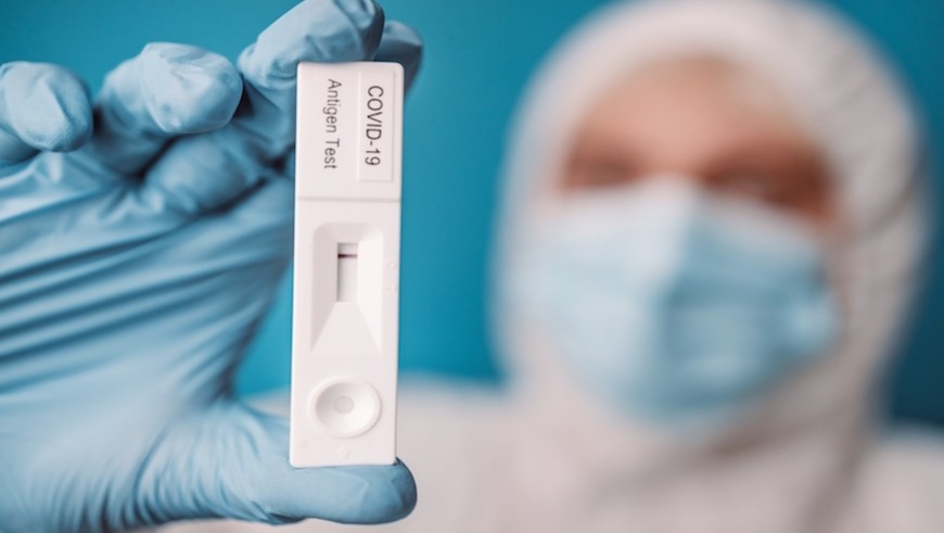 COVID-19急速升溫、快篩一劑難求?衛福部:最快1週內可補足、不必搶購囤貨