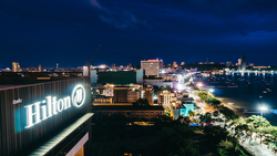 希爾頓從3萬美元起家，成為全球旅館大亨...從第1間飯店成立的故事看：猶太人「無中生有」的做生意智慧