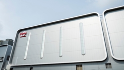 台股大漲，台積電收990元！魏哲家股東會喊：美元營收今年將成長26%