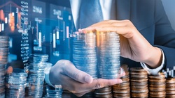 股神巴菲特滿手現金，該跟著「現金為王」嗎？專家的答案是…