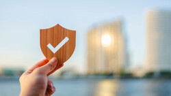   市場亂，怎麼辦？你需要一張能穩住心也穩住資產的保單！