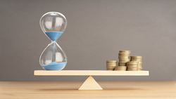 投資股票就是賺快錢？投資老手：享受「複利」，不要追求「心理博弈」