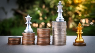 14家金控今年上半誰最賺？新光金即將走入歷史，與台新金合併後股利怎麼