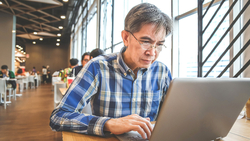 託付你的初衷，守護你最放心不下的人 ── 當子女遠在海外，自益信託幫助擘畫自主晚年