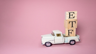 定期定額買ETF真的穩賺不賠？追蹤大盤指數ETF，年化報酬率8%有可