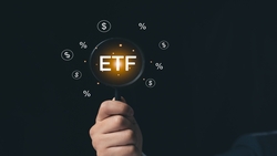   看好台股行情，但擔心高股息ETF可能掉隊？想追成長、又想穩定收息，這檔「新型ETF」給解方