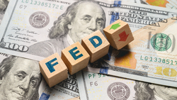 Fed鷹森森，降息資金行情已生變！下半年投資「這件事」更關鍵