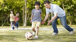 爸爸拚外送養家，小女兒後座熟睡…獻給努力養家的父母：這3檔嫁妝股，全低於20元！