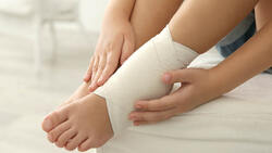 腳踝骨折不用住院，保險賠得少？專家：不一定，這險種可賠上萬元！