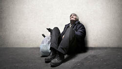 一個從警衛變身百萬富翁的故事，致富祕密竟是：耐心等待