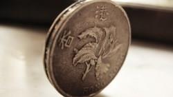 憂聯繫匯率受衝擊！港人爆買美元 投機者賭港幣將重貶