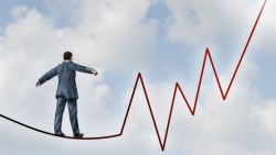 前一週被迫賣在低點，後一週國安基金進場了...股市老手傳授3個撇步：直接買這2檔跟著賺