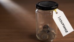 宣告利率調降，對我的保單有影響嗎？分享金、身故保障都可能減少，5要點一次看！